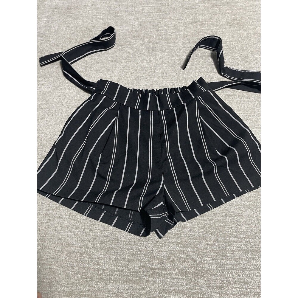 Divided HM Shorts Women’s Size 4 Stripes Black